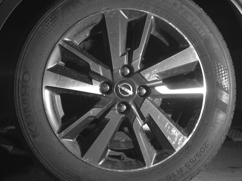 Used 2025 Nissan Versa SV image 14