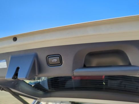 Used 2021 Hyundai Palisade Limited image 12