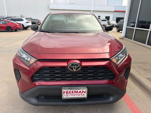 Used 2022 Toyota RAV4 LE FWD image 3