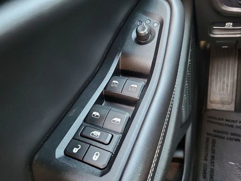 Used 2024 Jeep Grand Cherokee L Laredo image 13