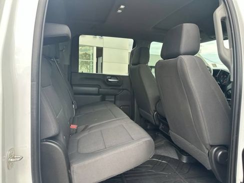 Used 2022 Chevrolet Silverado 2500 Custom w/ Custom Value Package AWD/4WD image 4