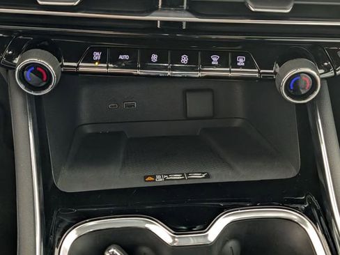 Used 2024 Chevrolet Traverse RS image 22