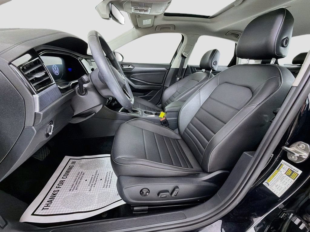 Used 2024 Volkswagen Jetta SE w/ Panoramic Sunroof Package FWD image 18