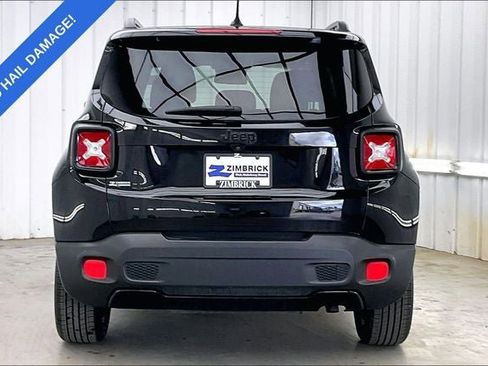 Used 2017 Jeep Renegade Altitude FWD image 4