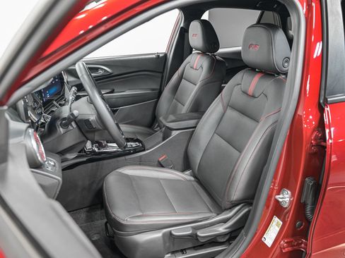 Used 2025 Chevrolet Trax RS w/ Driver Confidence Package image 15