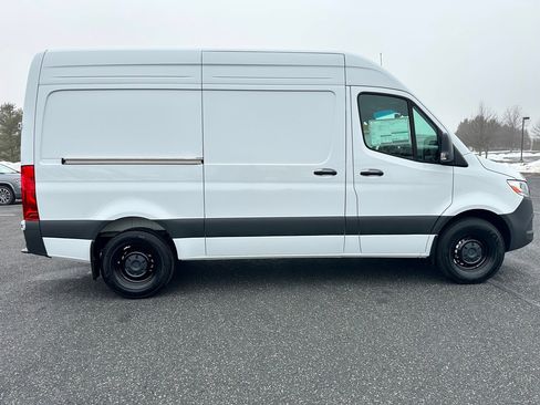 Used 2025 Mercedes-Benz Sprinter 2500 image 3