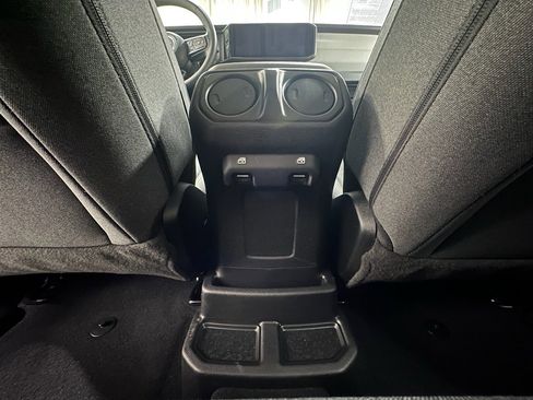 Used 2025 Jeep Wrangler Willys image 32