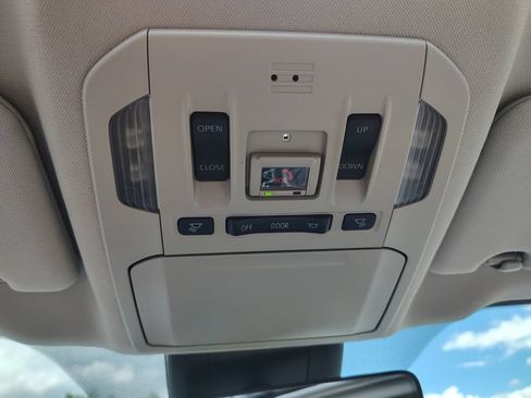 Used 2023 Toyota Highlander XLE AWD/4WD image 43