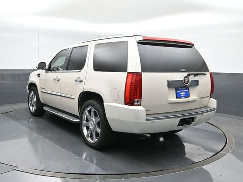 Used 2013 Cadillac Escalade Luxury image 4