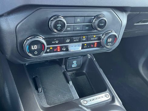 Used 2025 Ford Bronco Outer Banks AWD/4WD image 22