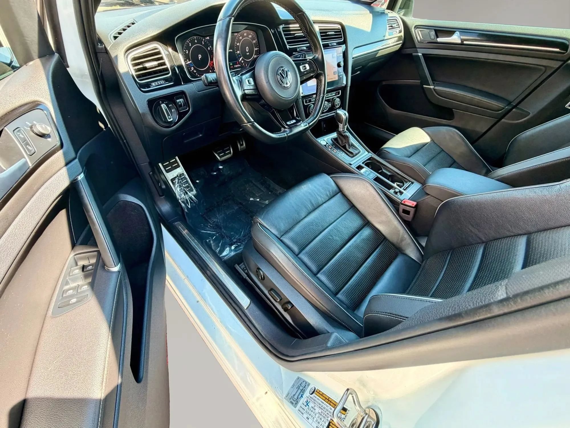 Used 2019 Volkswagen Golf R 4-Door AWD/4WD image 10