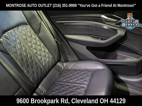 Used 2022 Audi e-tron S Premium Plus image 35