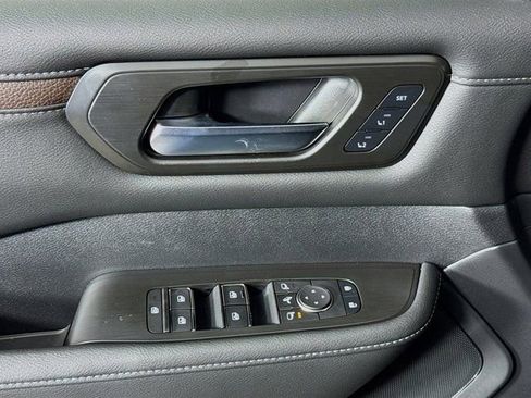 New 2026 Nissan Armada SL w/ Captain's Chari Seat Package image 9