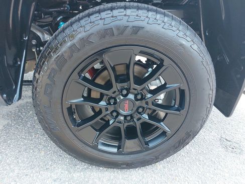 Used 2025 Toyota Tundra Limited w/ TRD Off-Road Package AWD/4WD image 32