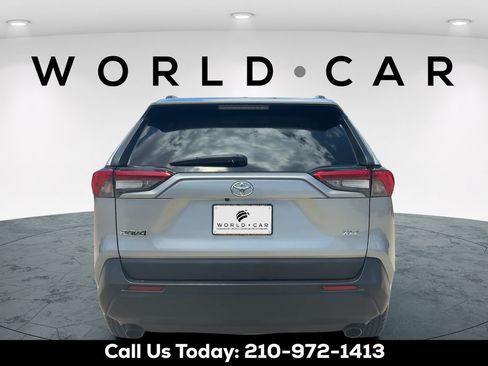Used 2021 Toyota RAV4 XLE FWD image 7