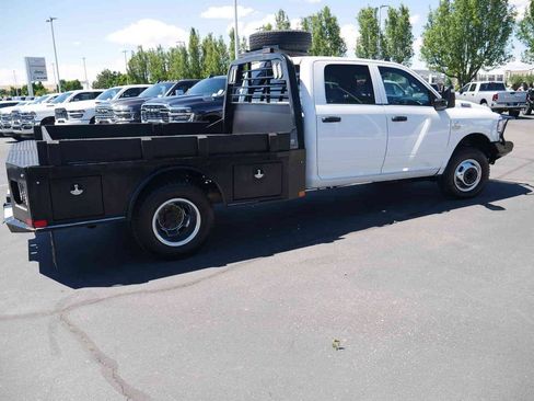 Used 2023 RAM 3500 Tradesman w/ Chrome Appearance Group AWD/4WD image 14