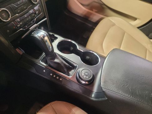 Used 2016 Ford Explorer XLT w/ Equipment Group 202A image 26