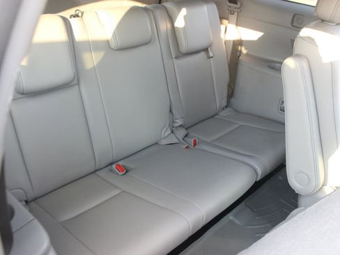 Used 2016 Toyota Highlander Limited image 36