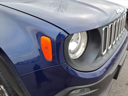 Used 2017 Jeep Renegade Latitude image 3