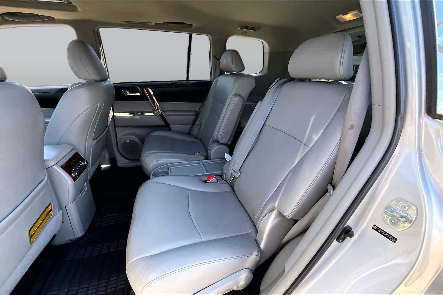 Used 2013 Toyota Highlander Limited FWD image 18
