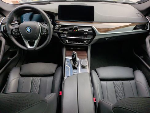Used 2023 BMW 530e w/ Executive Package RWD image 32