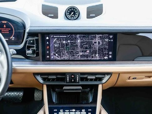 Used 2024 Porsche Cayenne image 11