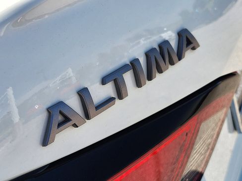 Used 2025 Nissan Altima 2.5 SV image 12