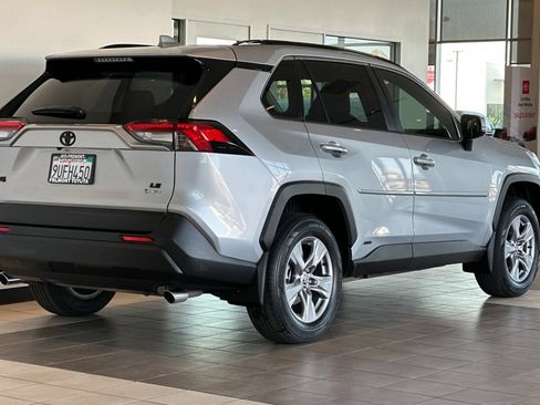 Certified 2025 Toyota RAV4 LE AWD/4WD image 4