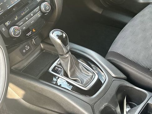 Used 2020 Nissan Rogue Sport SV image 23