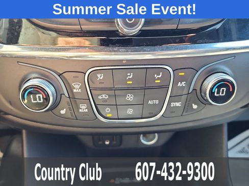 Used 2023 Chevrolet Traverse LT AWD/4WD image 17