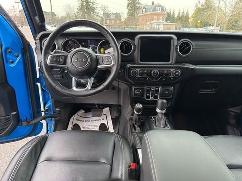 Used 2023 Jeep Wrangler Sahara w/ Cold Weather Group image 15