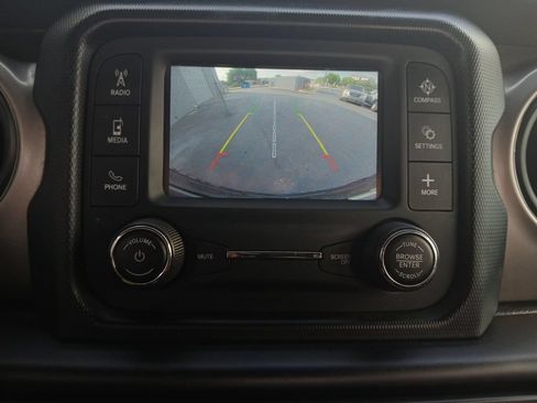Used 2019 Jeep Wrangler Sport AWD/4WD image 9