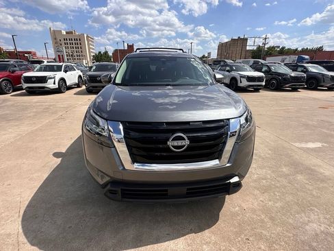 Certified 2025 Nissan Pathfinder SV w/ SV Premium Package FWD image 12