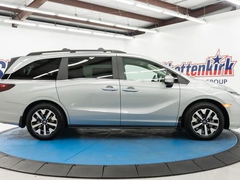 New 2026 Honda Odyssey EX-L image 11