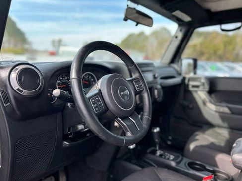 Used 2017 Jeep Wrangler Unlimited Sport w/ Connectivity Group image 16