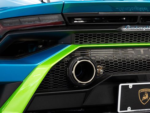 Used 2022 Lamborghini Huracan STO RWD image 38