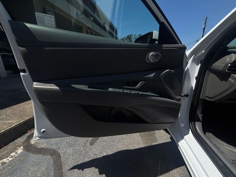 Used 2025 Hyundai Elantra SEL FWD image 18