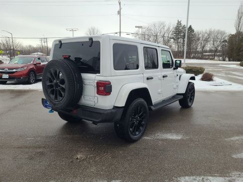 Used 2022 Jeep Wrangler Unlimited Sahara AWD/4WD image 7