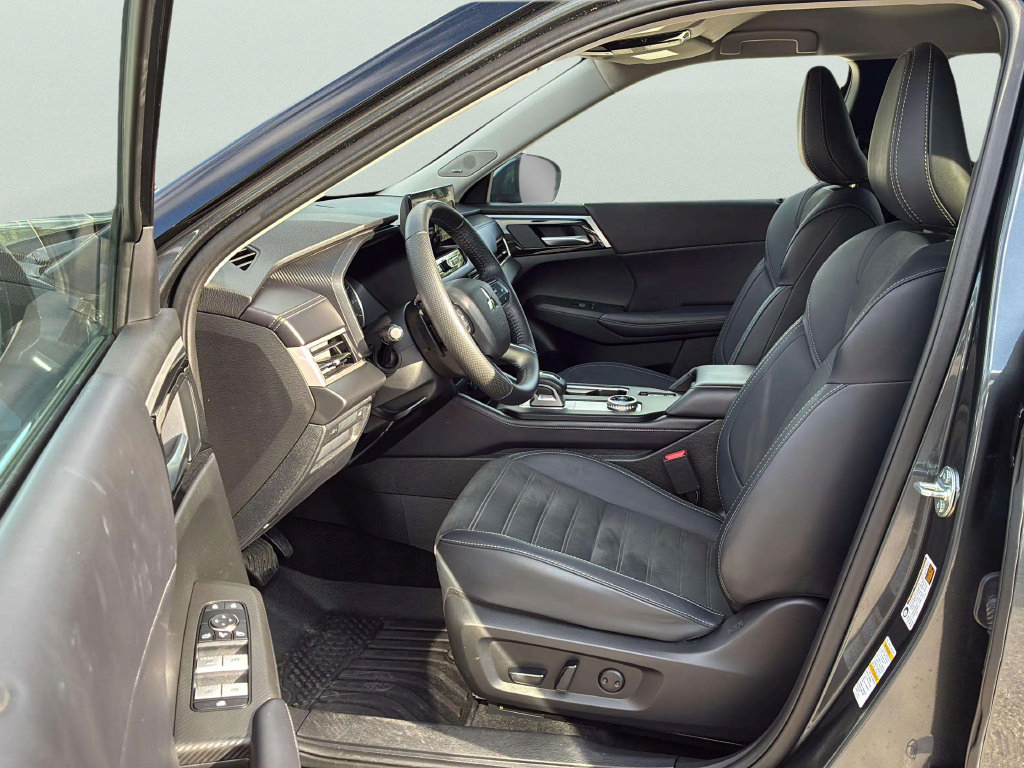 Used 2025 Mitsubishi Outlander SE FWD image 28