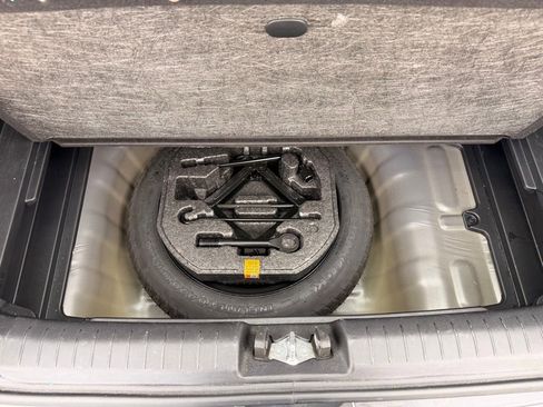 Certified 2025 Hyundai Venue SEL FWD image 35