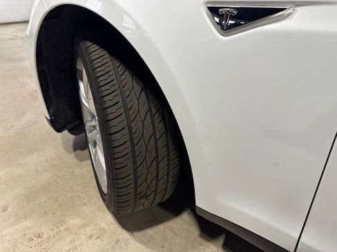Used 2015 Tesla Model S 60 RWD image 3