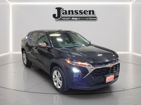 Used 2024 Chevrolet Trax LS w/ Driver Confidence Package image 6