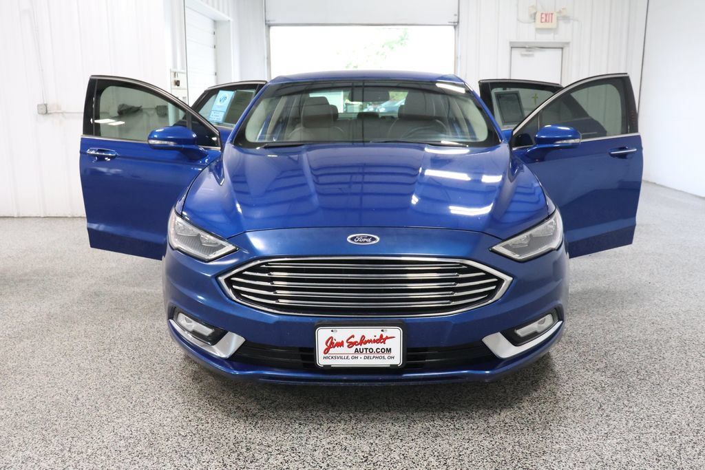 Used 2017 Ford Fusion SE FWD image 3