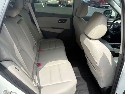 Used 2023 Nissan Rogue SL w/ SL Premium Package FWD image 16