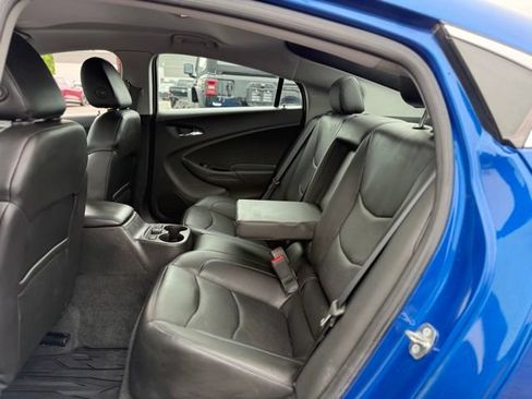 Used 2018 Chevrolet Volt Premier w/ Driver Confidence Package FWD image 16