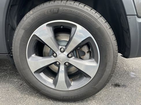 Used 2020 Jeep Cherokee Limited AWD/4WD image 8