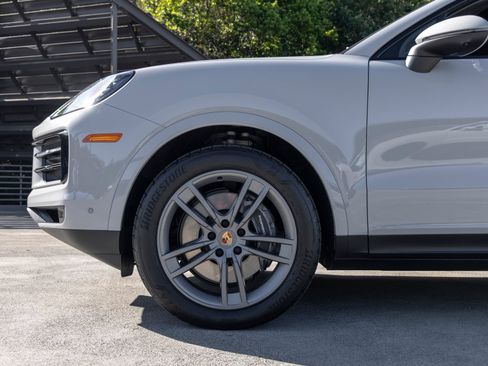 Certified 2026 Porsche Cayenne Coupe AWD/4WD image 13