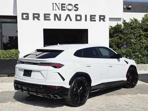 Used 2022 Lamborghini Urus AWD/4WD image 3