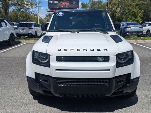 Used 2025 Land Rover Defender 110 X-Dynamic SE AWD/4WD image 8