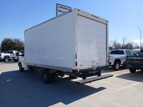 Used 2016 GMC Savana 3500 Extended RWD image 3